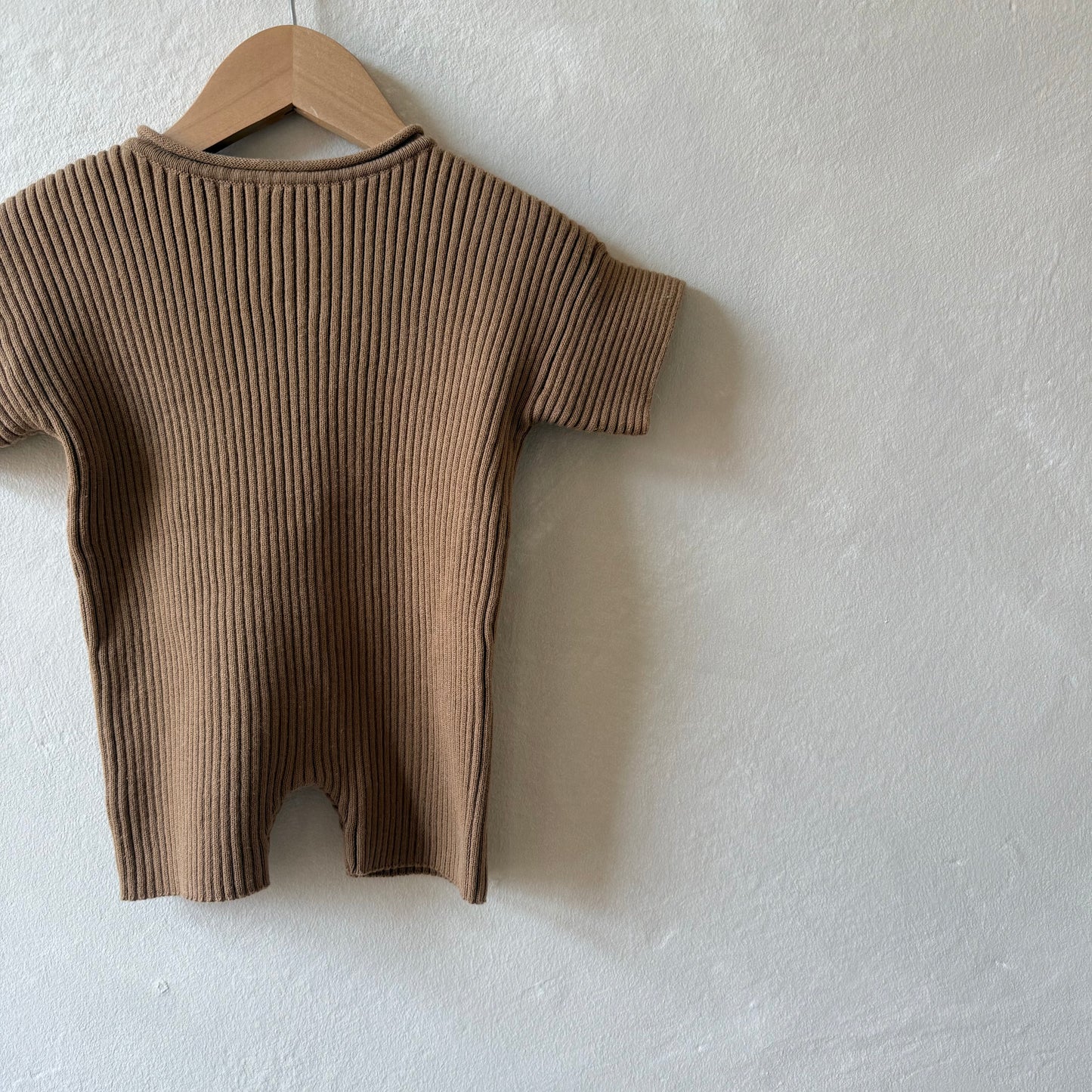 Walnut Ribb romper 3-6m